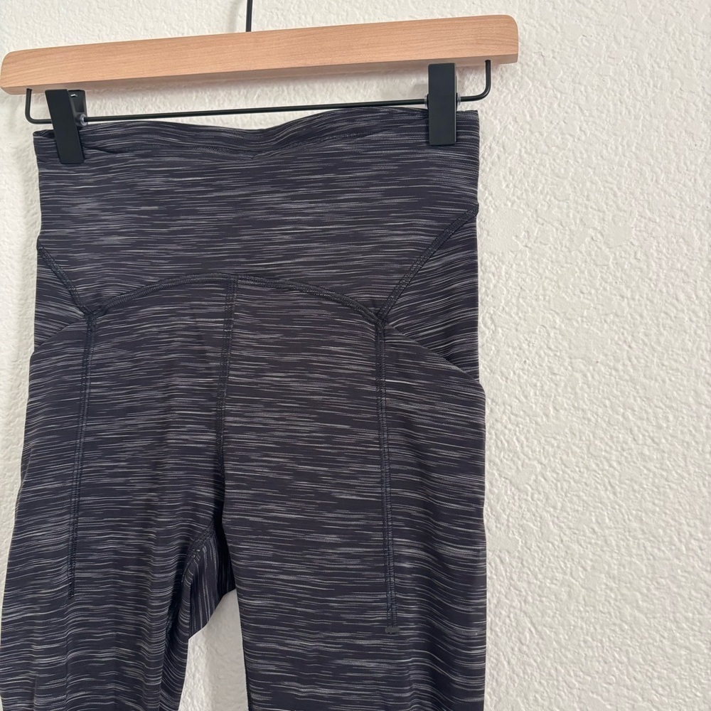 Lululemon Women's Size 4 Black/Gray Pocket Leggings - Picture 4 of 5